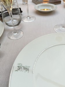 where  fashionistas and families dine in stylish Forte dei Marmi